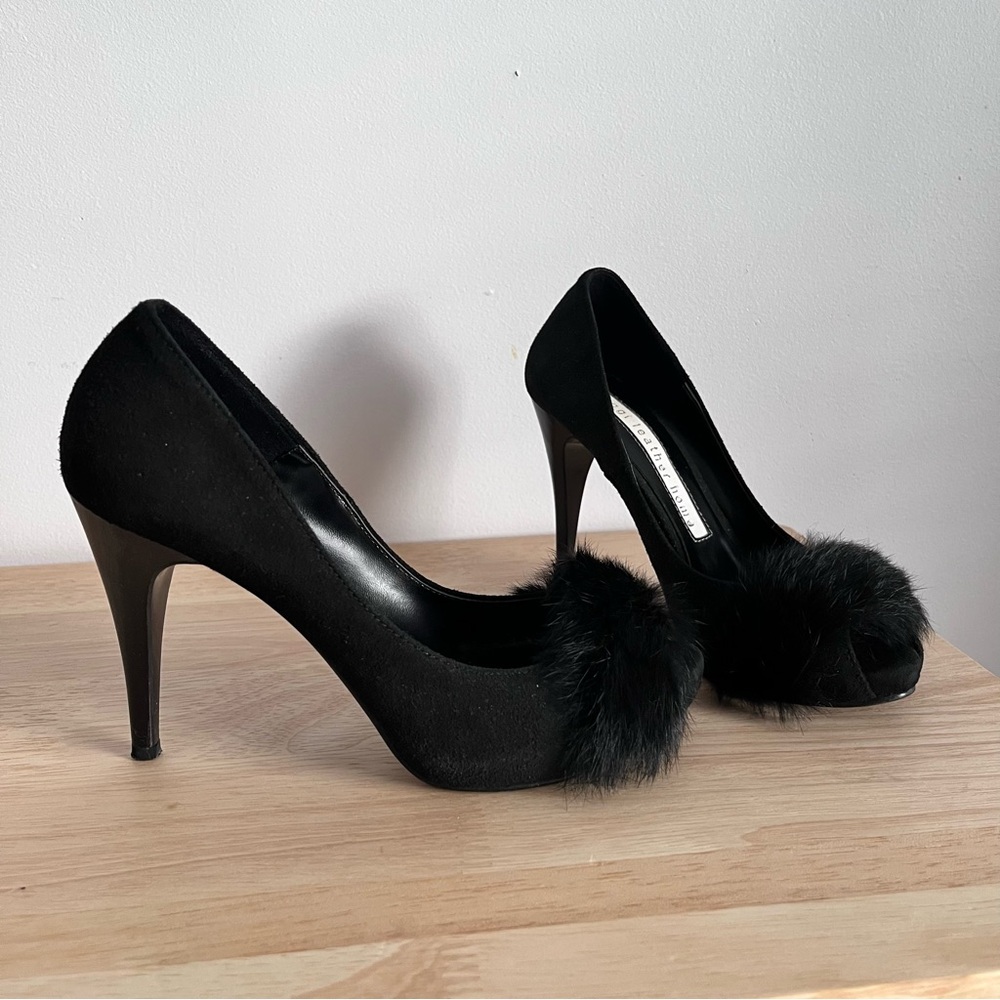 Crafted Black Suede Heels with Genuine Rabbit Fur Trim – Sophisticated & Chic ✨